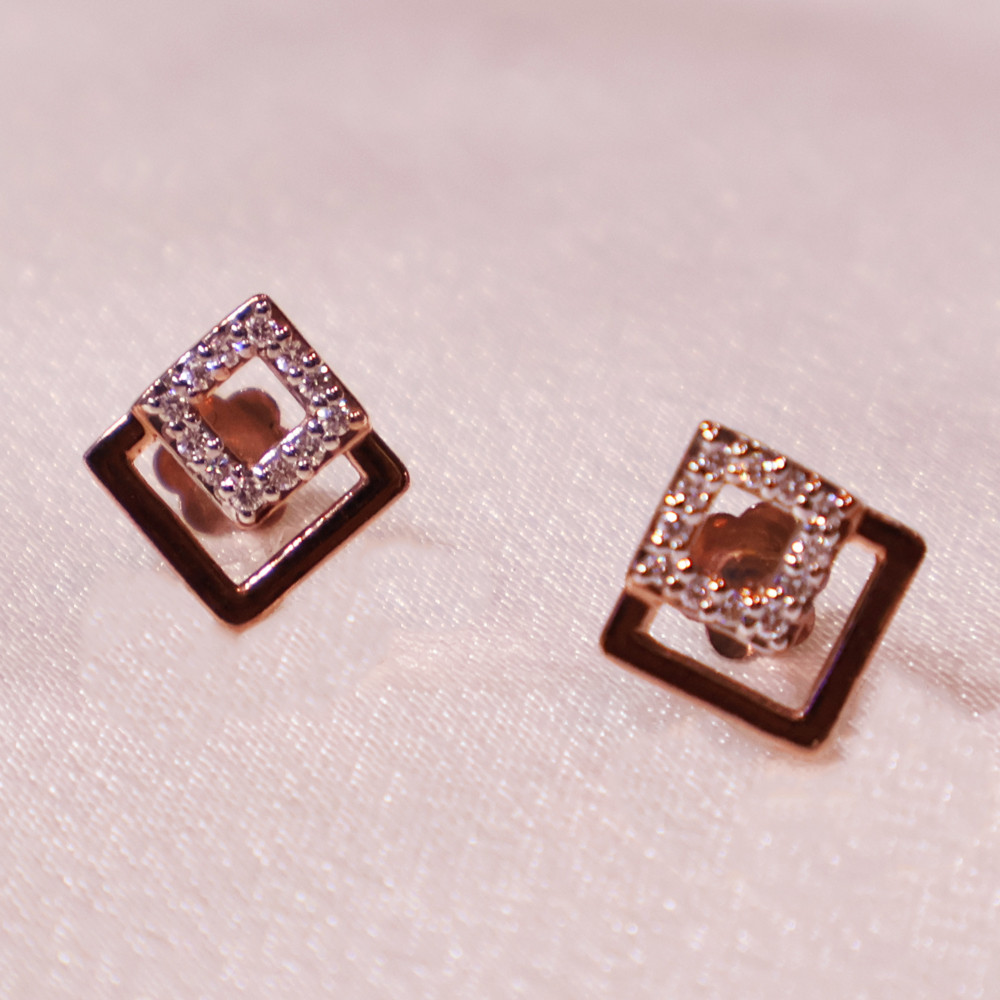 DIAMOND STUD